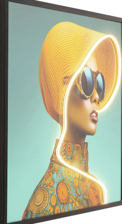 KARE Gerahmtes Bild Sun Hat Woman Gelb LED 80x80cm